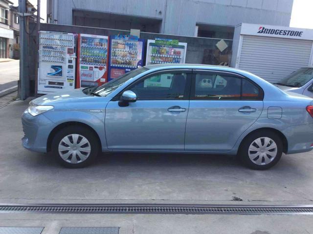 トヨタ カローラアクシオ　ハイブリッド