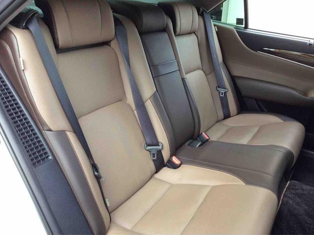 トヨタ クラウンマジェスタ　ハイブリッド