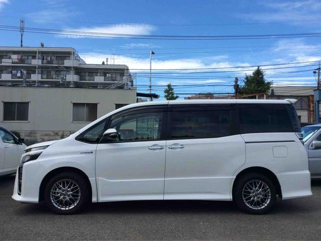 トヨタ ヴォクシー　ハイブリッド