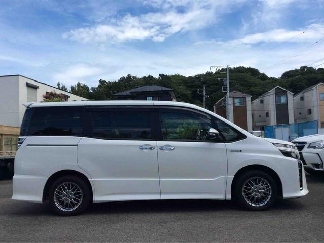トヨタ ヴォクシー　ハイブリッド