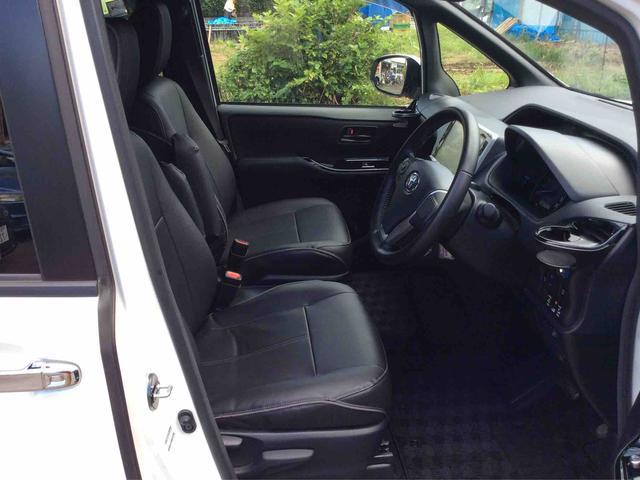 トヨタ ヴォクシー　ハイブリッド