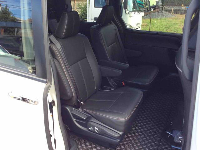 トヨタ ヴォクシー　ハイブリッド