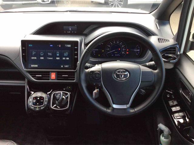 トヨタ ヴォクシー　ハイブリッド