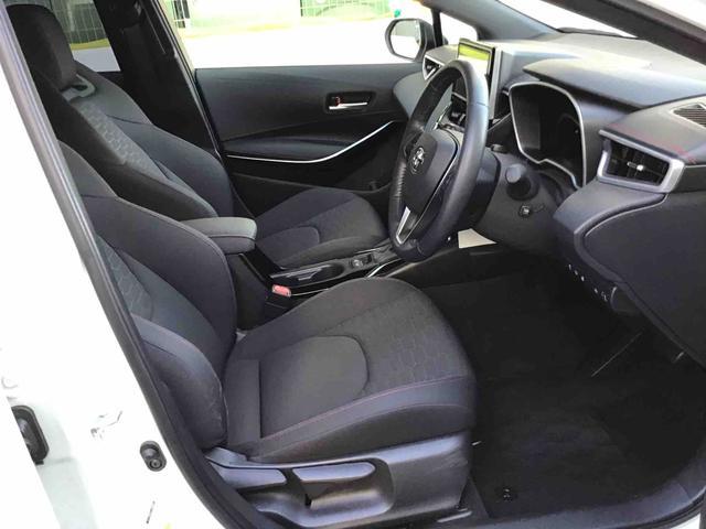 トヨタ カローラスポーツ　ハイブリッド