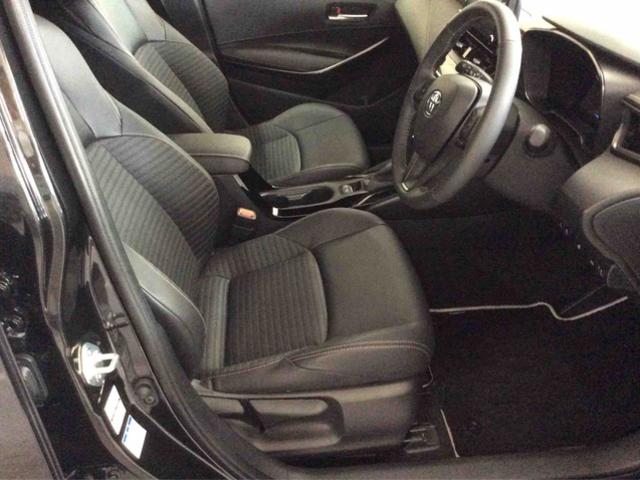 トヨタ カローラ　ツーリング　ハイブリッド