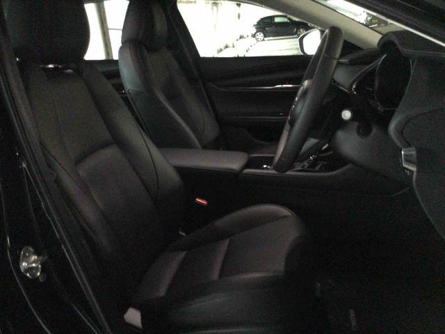 マツダ ＭＡＺＤＡ３　セダン