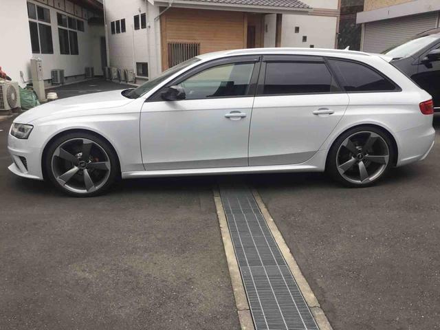 アウディ ＲＳ４　アバント